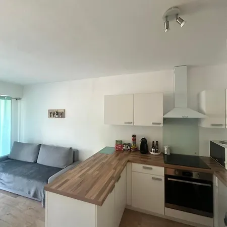 Paisible Avec Piscine 아파트