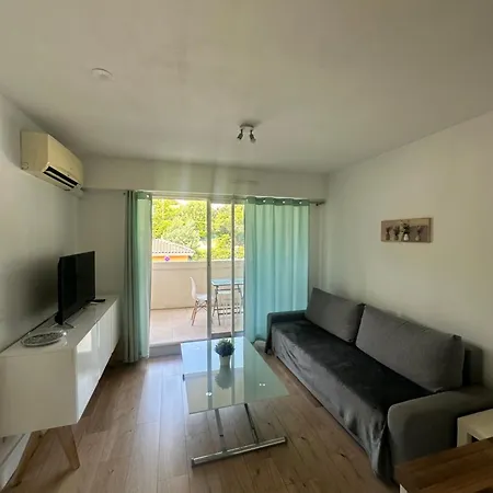 Paisible Avec Piscine 아파트 *